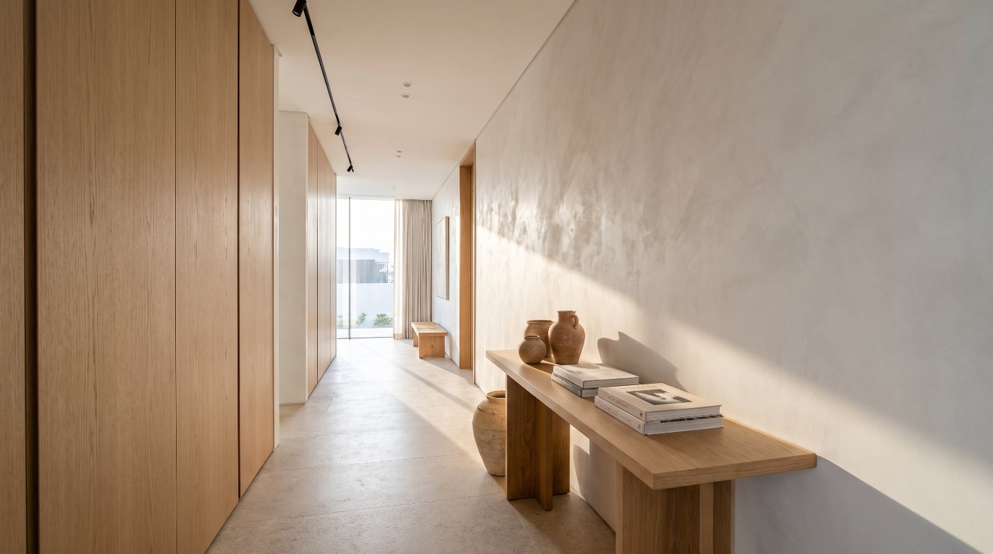 Microcement on stairs and joinery
